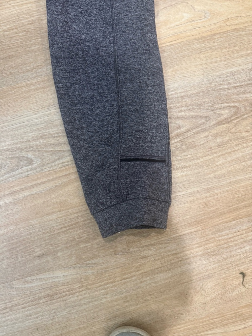 Lululemon gray pants with 2 front pockets size 6 - Picture 3 of 5
